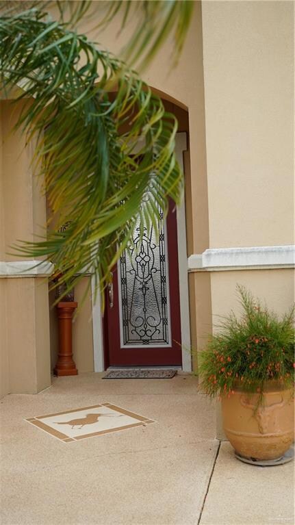 2107 Kingfisher Ln, Mission, TX 78572 - photo 2