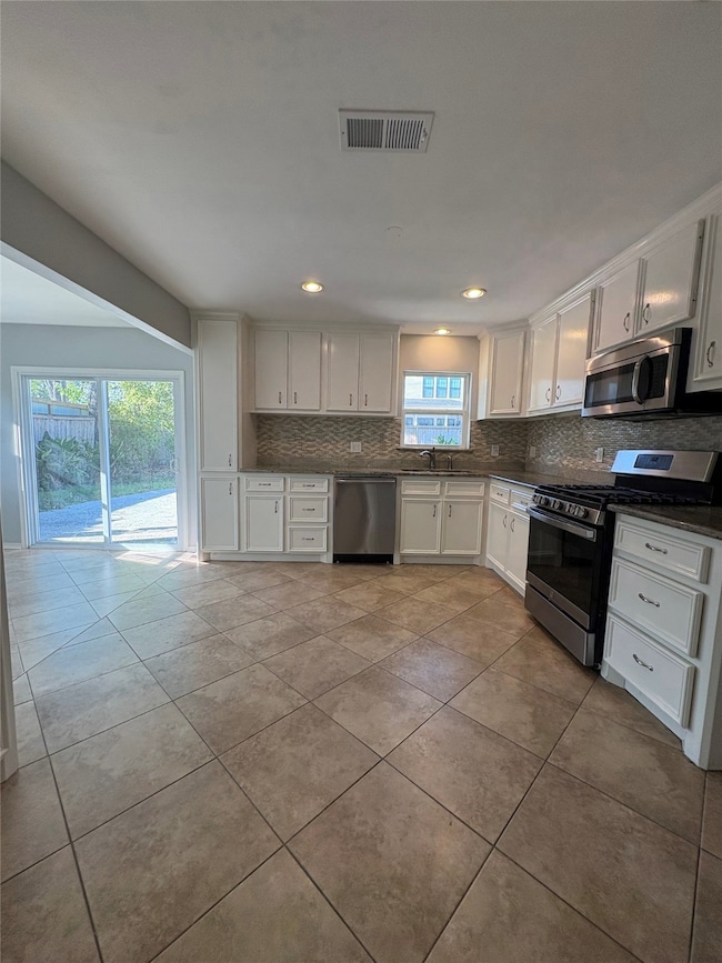 2010 Gardenia Dr, Houston, TX 77018 - photo 6