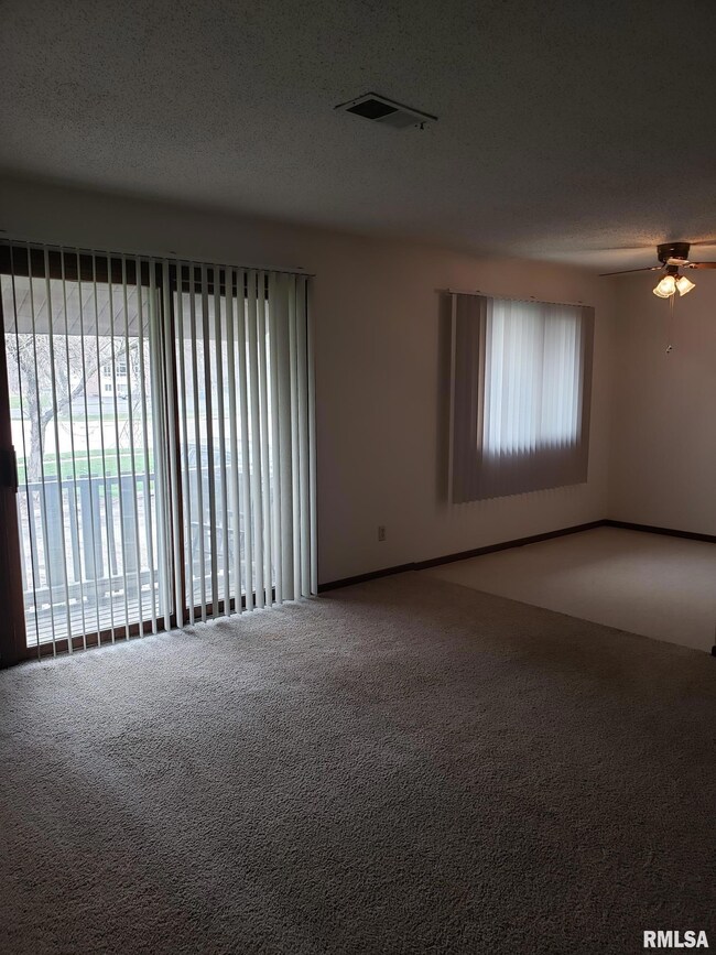 4933 Jersey Ridge Rd, Davenport, IA 52807 - photo 2