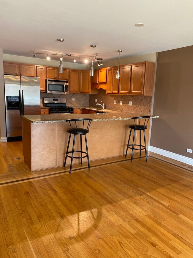 5652 W 63rd St unit 1E, Chicago, IL 60638 - photo 2