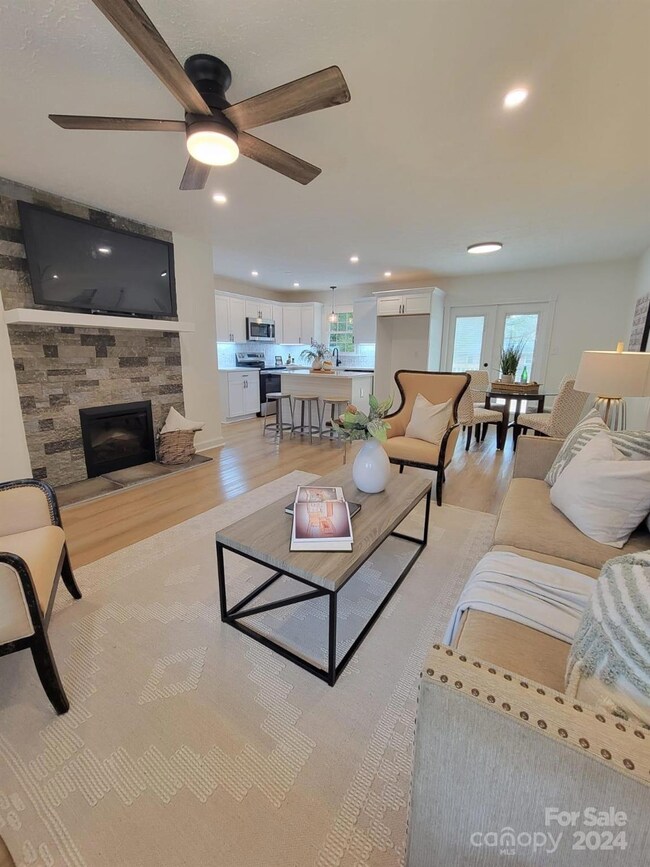 619 Blythe St, Shelby, NC 28152 - photo 4