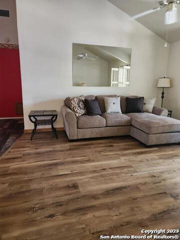 112 W Nimitz St, Fredericksburg, TX 78624 - photo 3