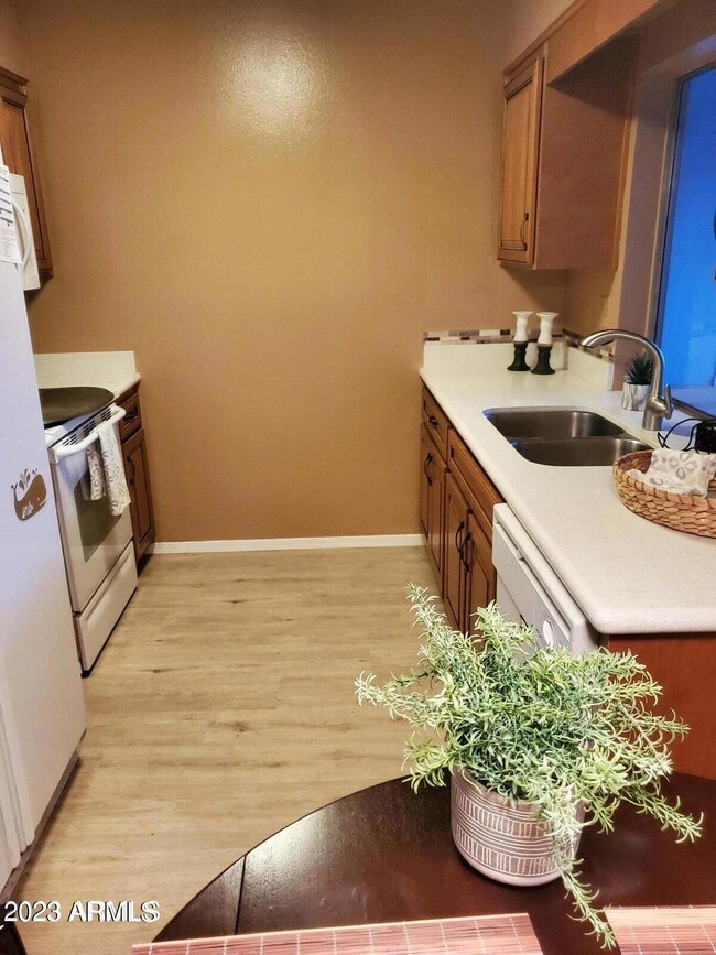 14010 N Newcastle Dr, Sun City, AZ 85351 - photo 2