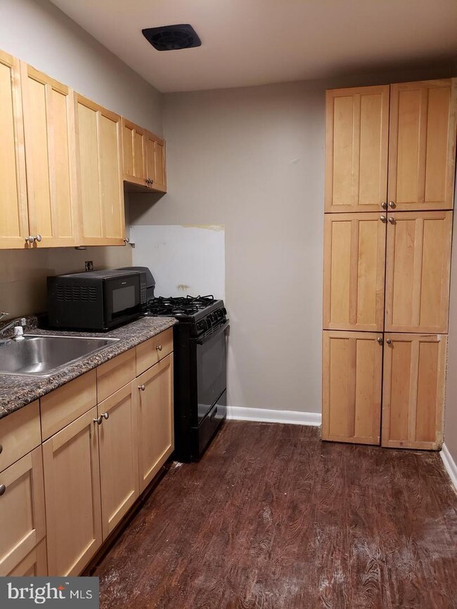 10722 West Dr unit 304, Fairfax, VA 22030 - photo 7