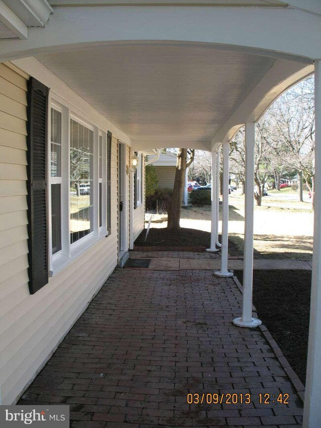 2419 Kinderbrook Ln, Bowie, MD 20715 - photo 5