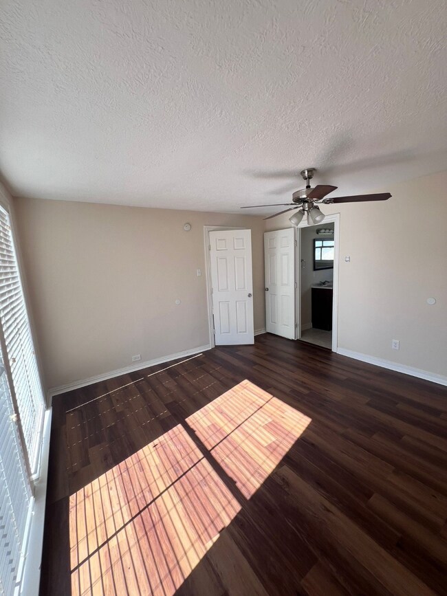 5606 Robertson St unit 3, Houston, TX 77009 - photo 4