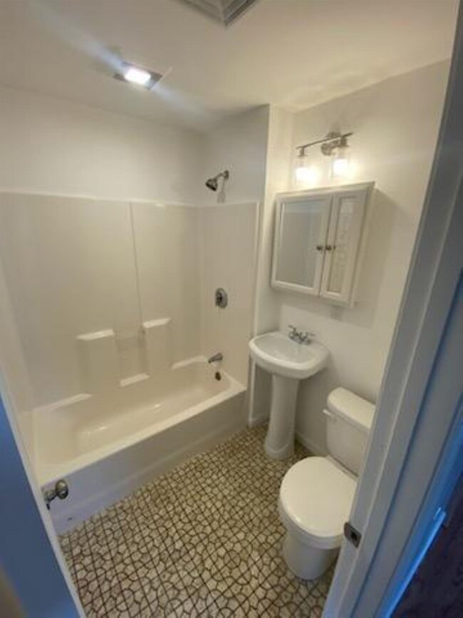 6 Terrace St unit 1st Floor, Nashua, NH 03064 - photo 3