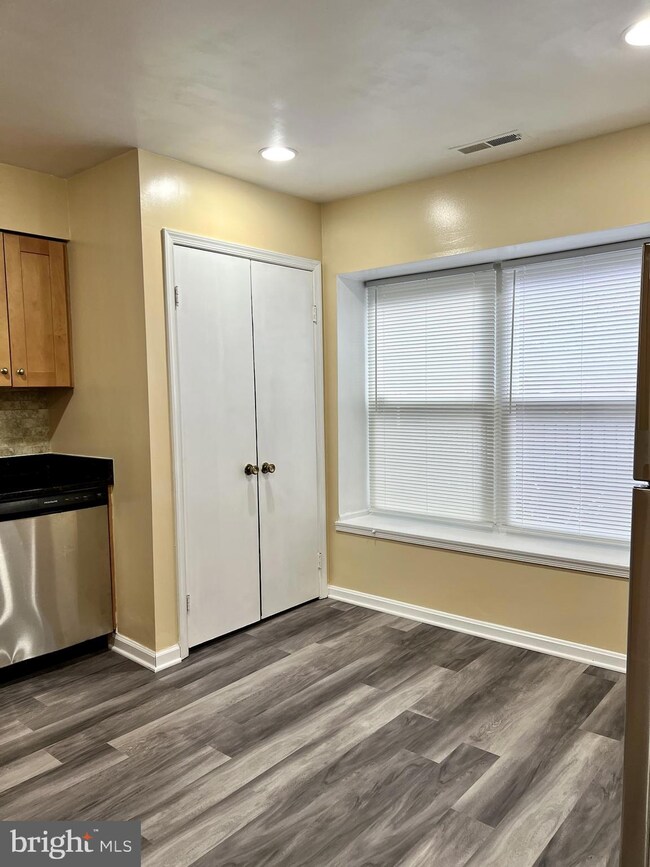 3703 Persimmon Cir, Fairfax, VA 22031 - photo 3