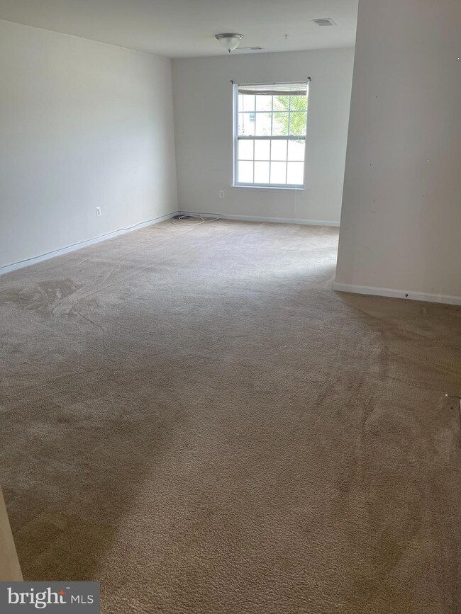 8457 Stansbury Lake Dr, Baltimore, MD 21222 - photo 2