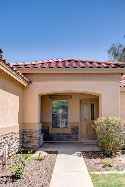 2754 W Tanner Ranch Rd Queen-large-002-8