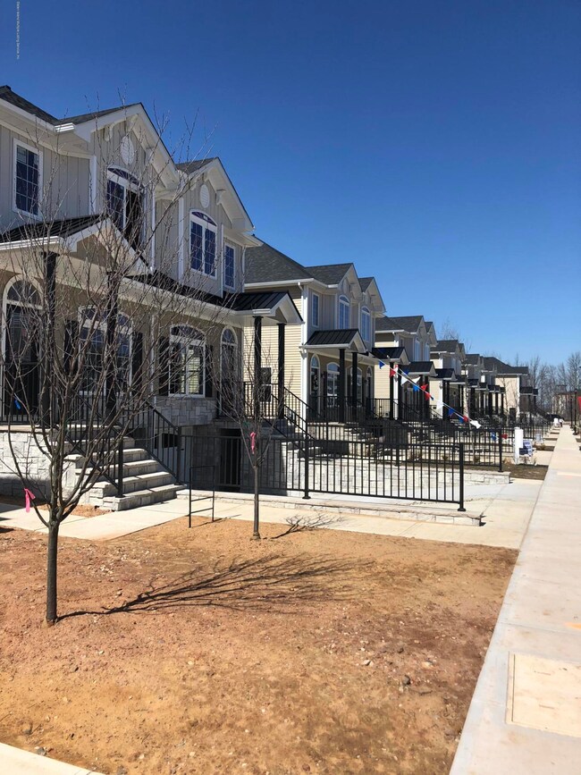 75 Berkshire Ln, Staten Island, NY 10309 - photo 4