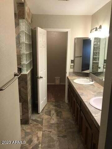 DUAL SINKS MASTER BEDROOM