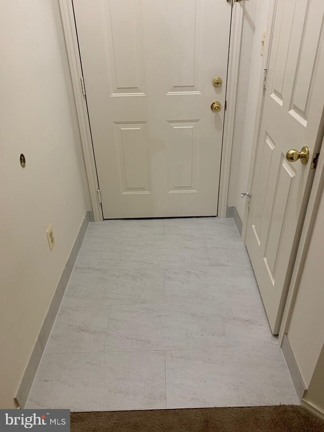4412 Helmsford Ln unit 102, Fairfax, VA 22033 - photo 3