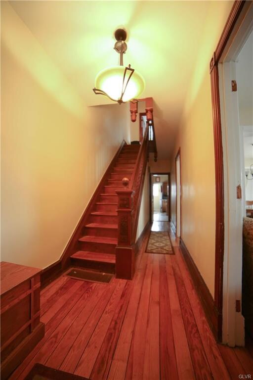Look at that beautiful hardwood and attention to d