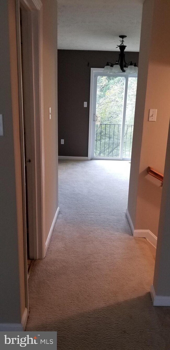 7164 Mahogany Dr, Hyattsville, MD 20785 - photo 5