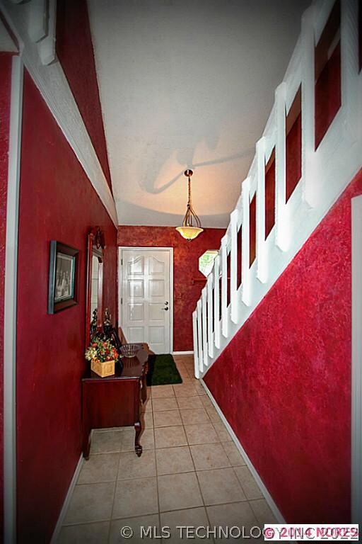 Dramatic 2 story entryway.  Designer colors.