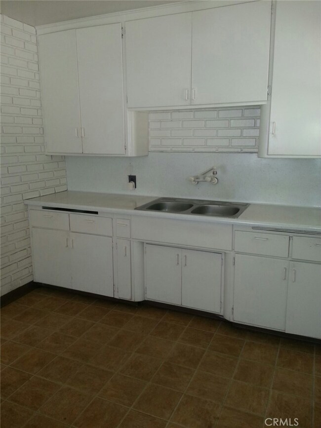 14570 Rosemary Dr, Fontana, CA 92335 - photo 7