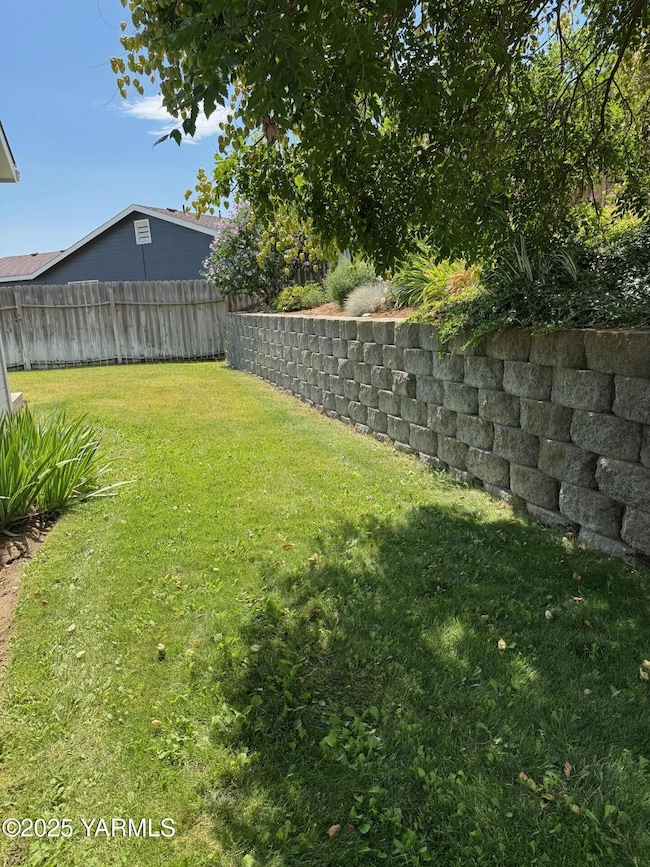 7702 Douglas Dr, Yakima, WA 98908 - photo 3
