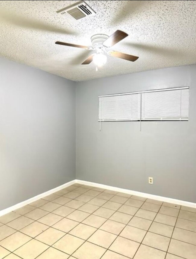 6928 Hirsch Rd unit 6916, Houston, TX 77016 - photo 5