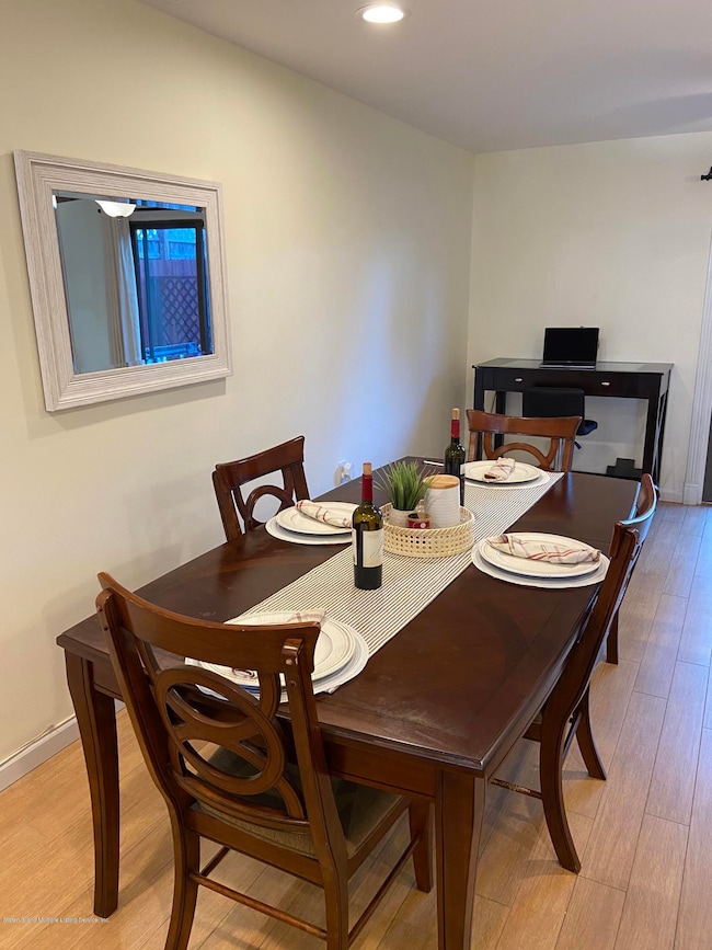 30 Hemlock Ct unit 139, Staten Island, NY 10309 - photo 4