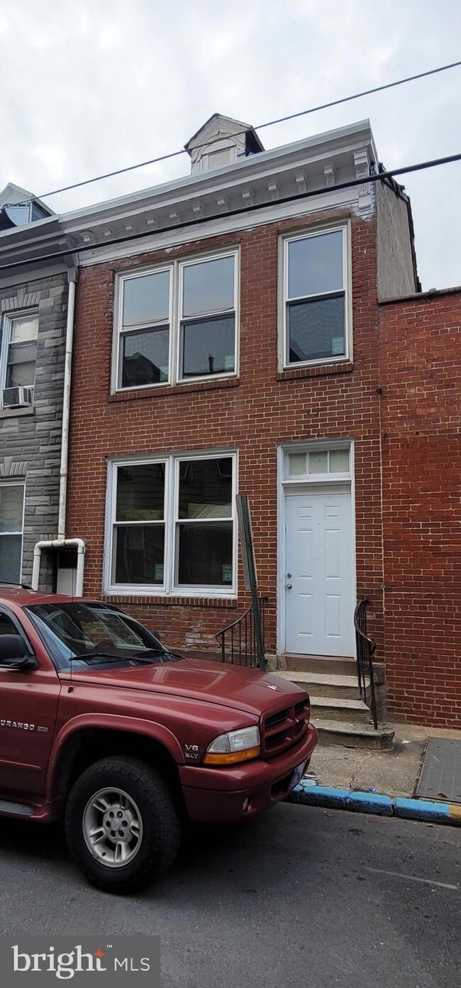 226 Moss St, Reading, PA 19601 - photo 2