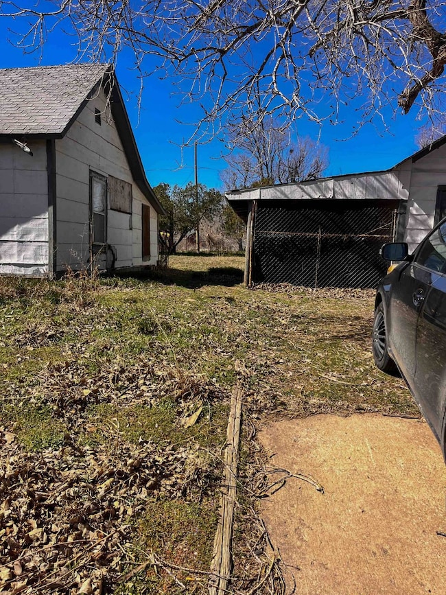 1406 N 12th St, Enid, OK 73701 - photo 4