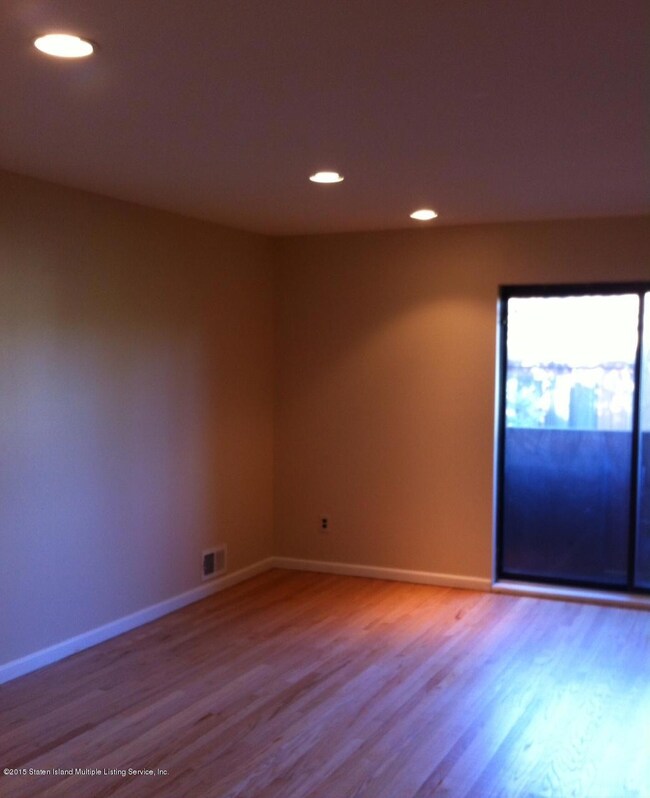 41 Stonegate Dr unit 246, Staten Island, NY 10304 - photo 2