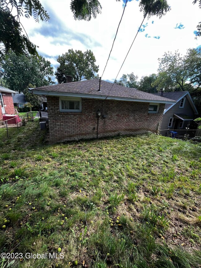 51 Glenwood St, Albany, NY 12208 - photo 3