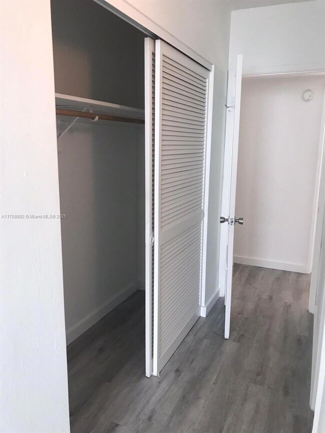 Oceanview Building B unit 1018, Sunny Isles Beach, FL 33160 - photo 5