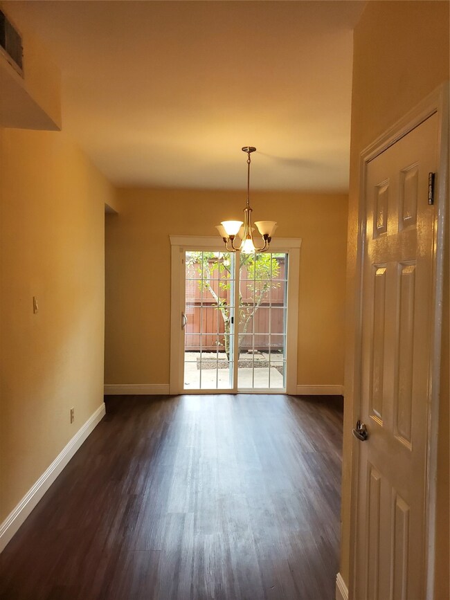 940 Wycliffe Dr unit 9, Houston, TX 77079 - photo 7