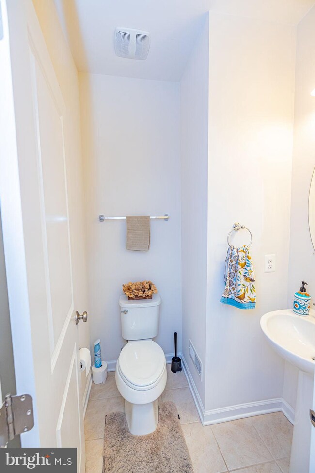 22541 Cambridgeport Square, Ashburn, VA 20148 - photo 4