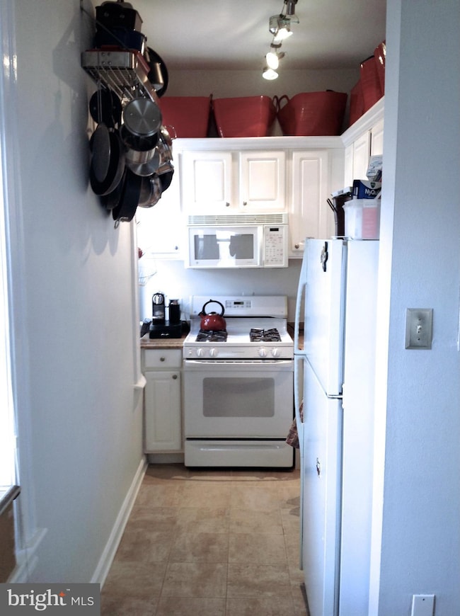 Woodley Condominium unit 209, Washington, DC 20009 - photo 2