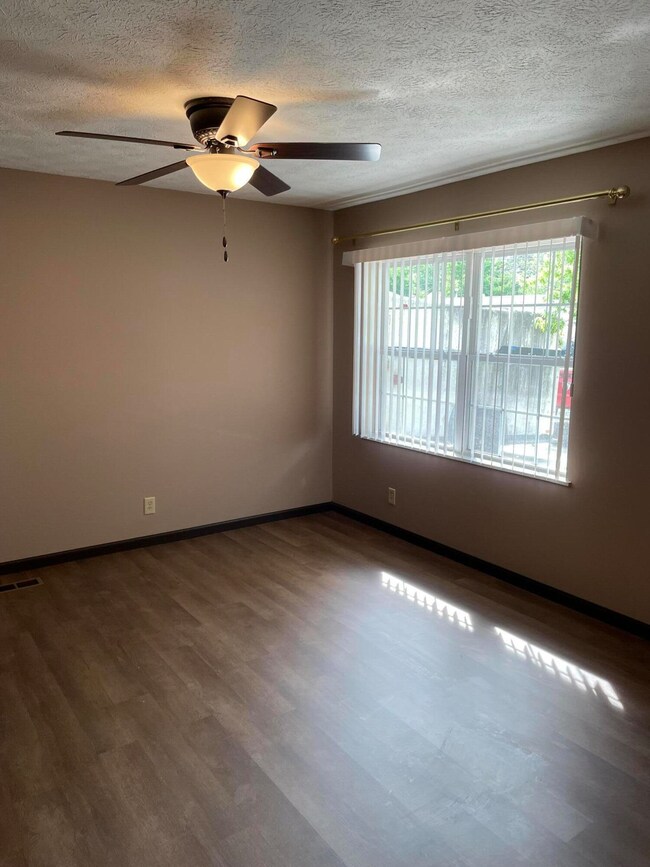 4244 Green Meadows Dr, Enon, OH 45323 - photo 3