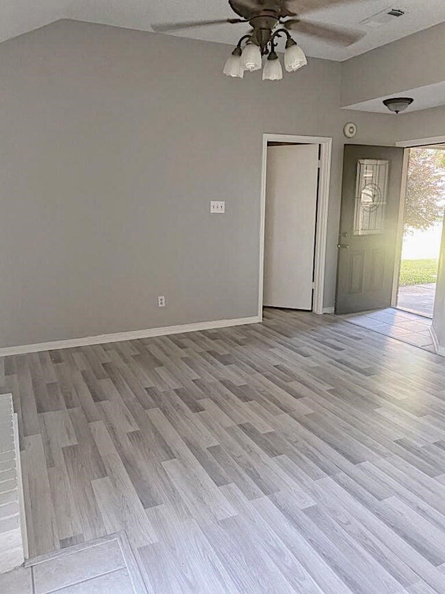 8658 Pine Falls Dr, Houston, TX 77095 - photo 5