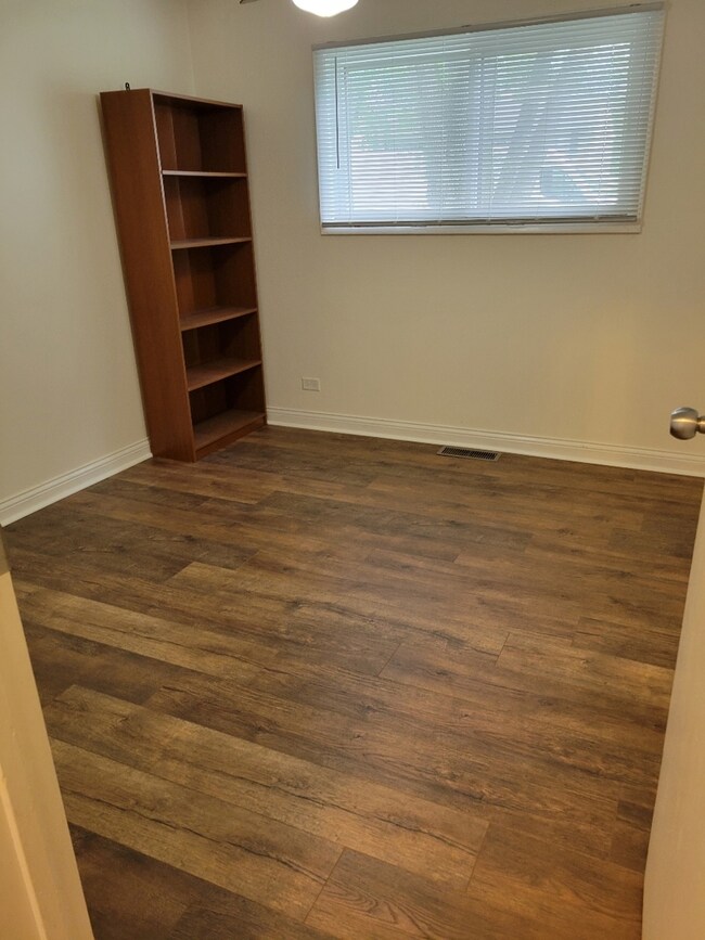 63 N Fairlawn Ave, Mundelein, IL 60060 - photo 5