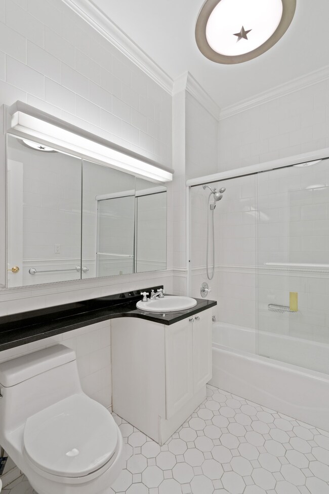 Wellington Tower unit 7G, New York, NY 10028 - photo 7