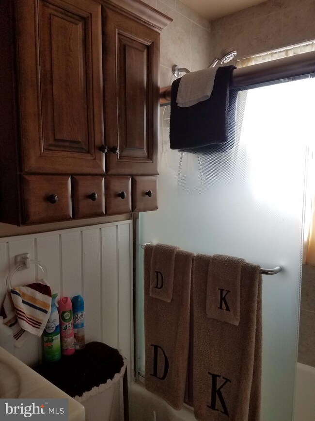 568 Lucia Ave, Baltimore, MD 21229 - photo 7