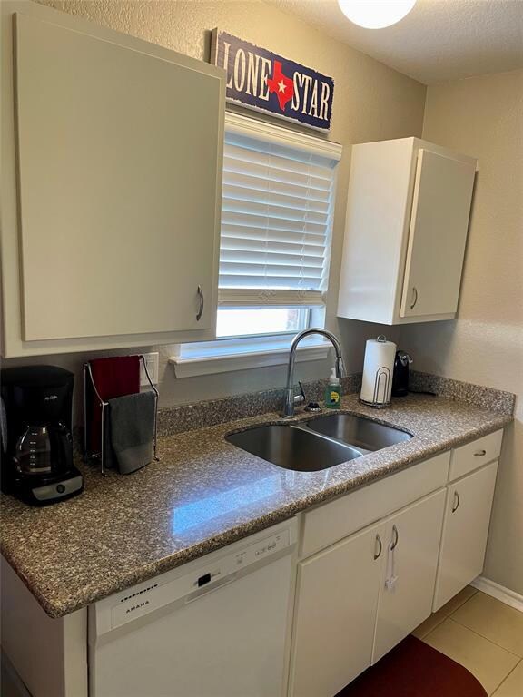 Granite counter tops in kitchen