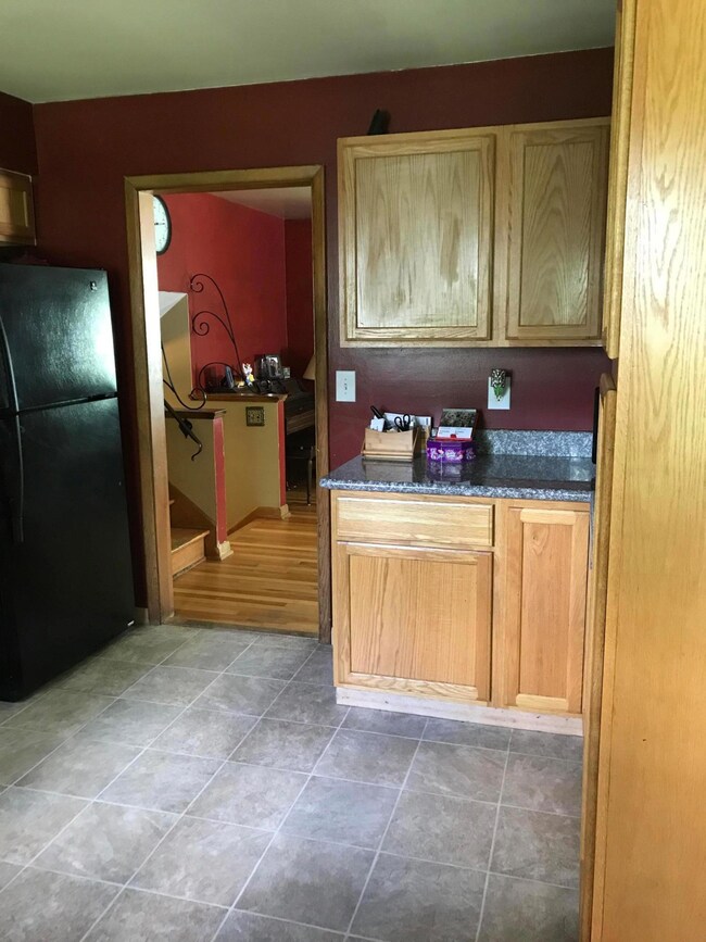 1243 Frisbee Dr, Columbus, OH 43224 - photo 5