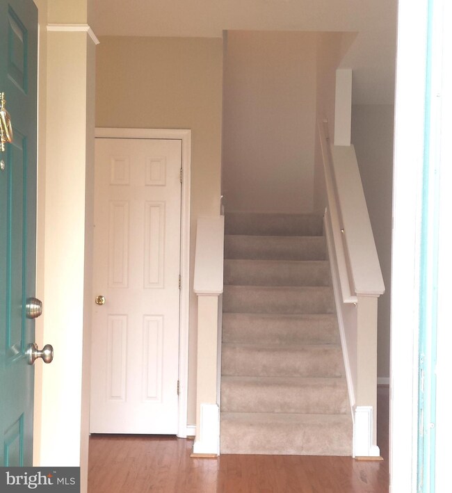 8731 Orchard Green Ct, Odenton, MD 21113 - photo 3