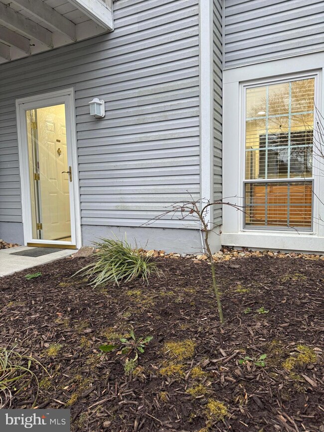 11948 Cardamom Dr, Woodbridge, VA 22192 - photo 2