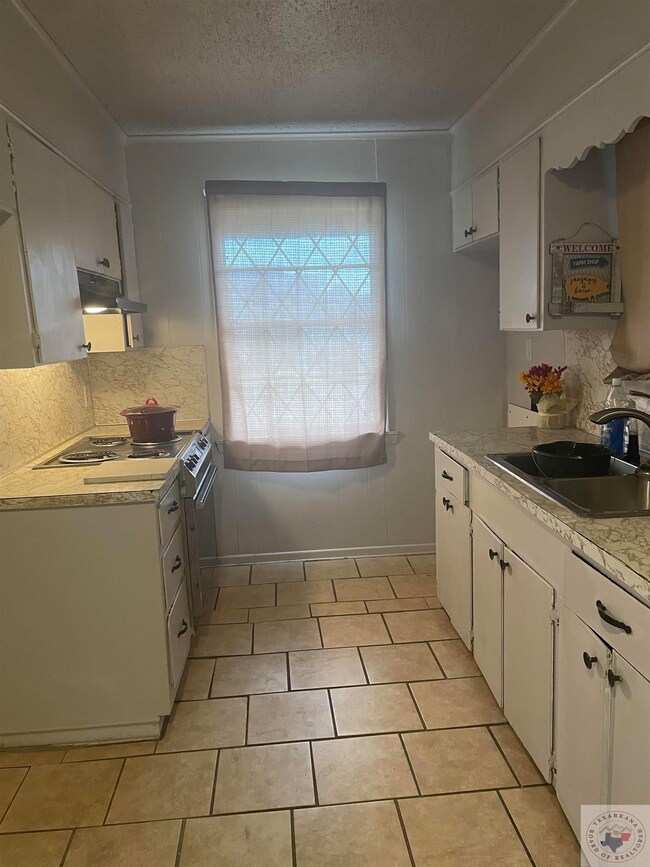 1916 W 13th St, Texarkana, TX 75501 - photo 3