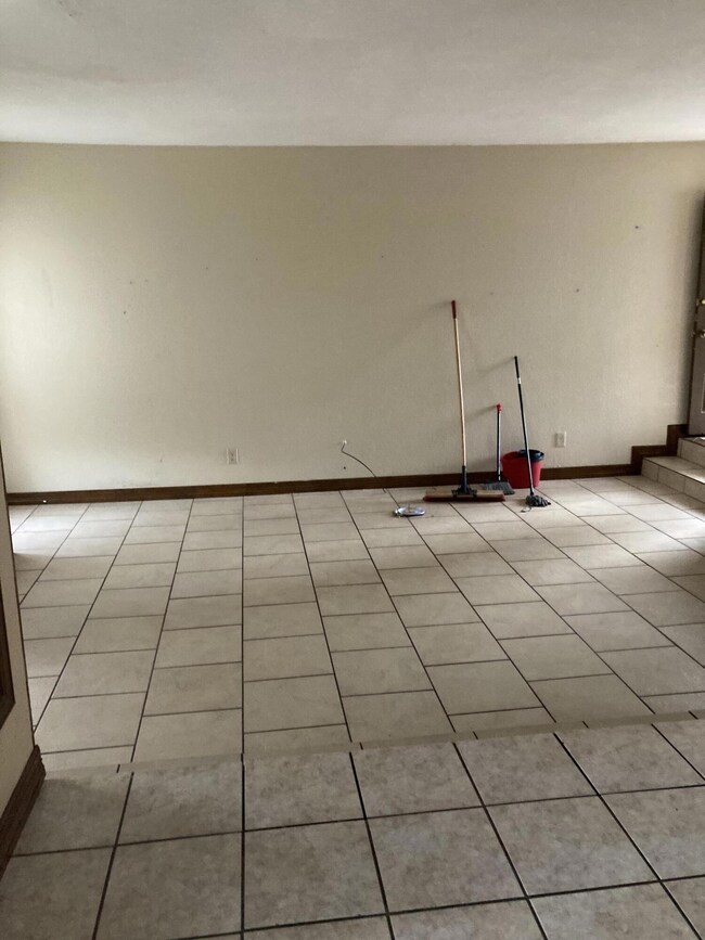 1519 Vanderbilt Dr, El Paso, TX 79935 - photo 2