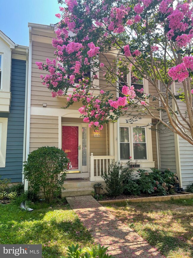 1616 Oak Spring Way, Reston, VA 20190 - photo 2