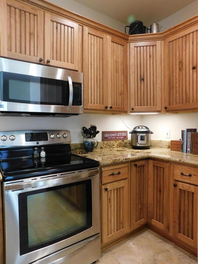 KITCHEN b