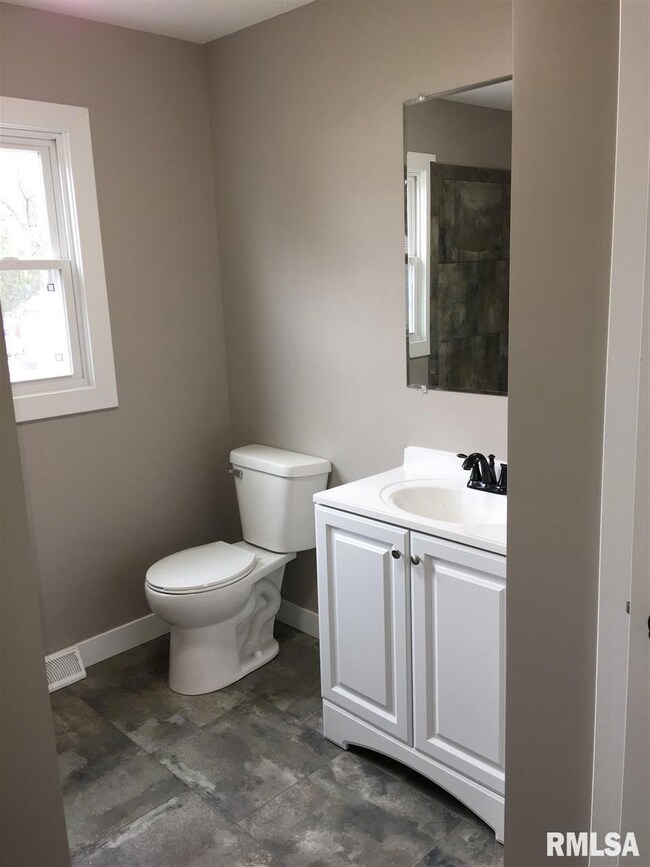 2118 Jefferson Ave, Davenport, IA 52803 - photo 5
