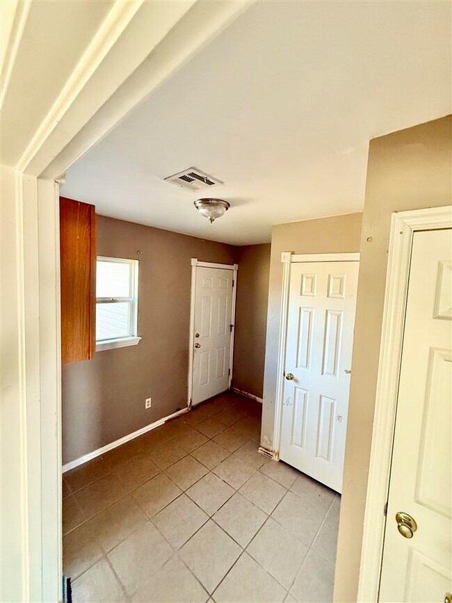 606 Hampton Dr, Ponca City, OK 74601 - photo 6