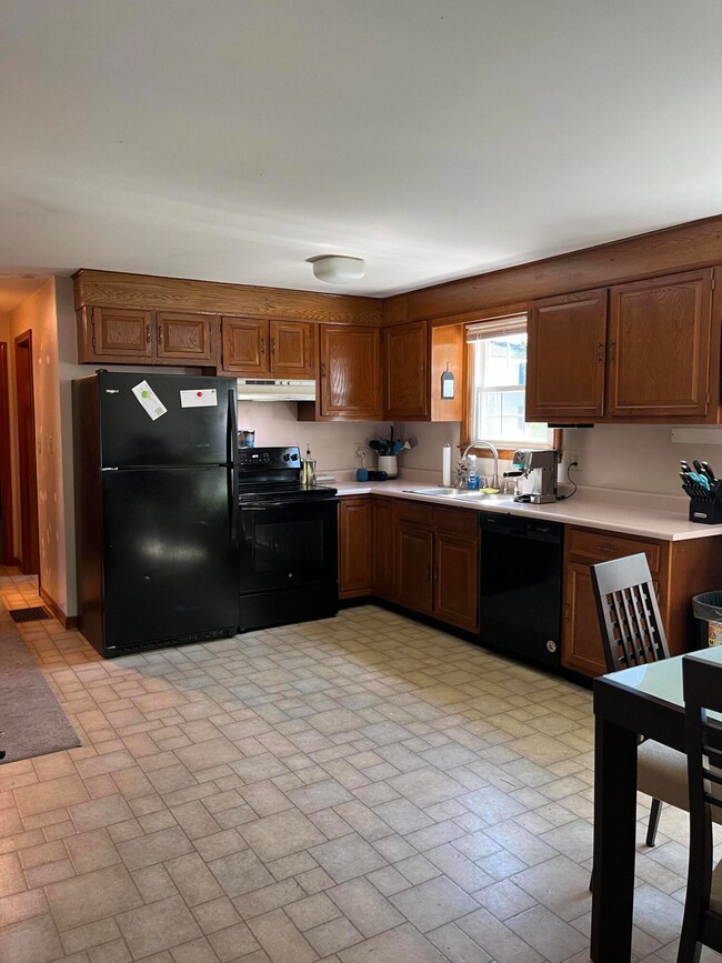 15 York St, Sanford, ME 04073 - photo 6