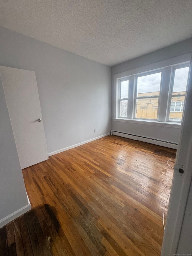 335 Wells St unit 24, Bridgeport, CT 06606 - photo 3