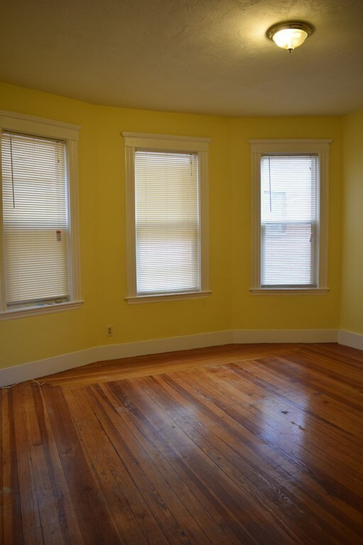 490 Quincy St unit 2, Dorchester, MA 02125 - photo 2